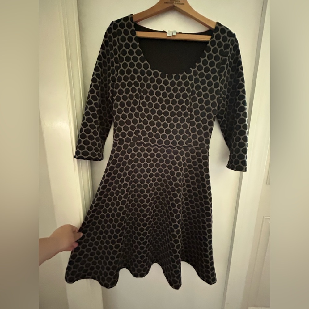 Boden fit and flare dress. Priced 2 move. 3/4 length sleeves. Stretc…